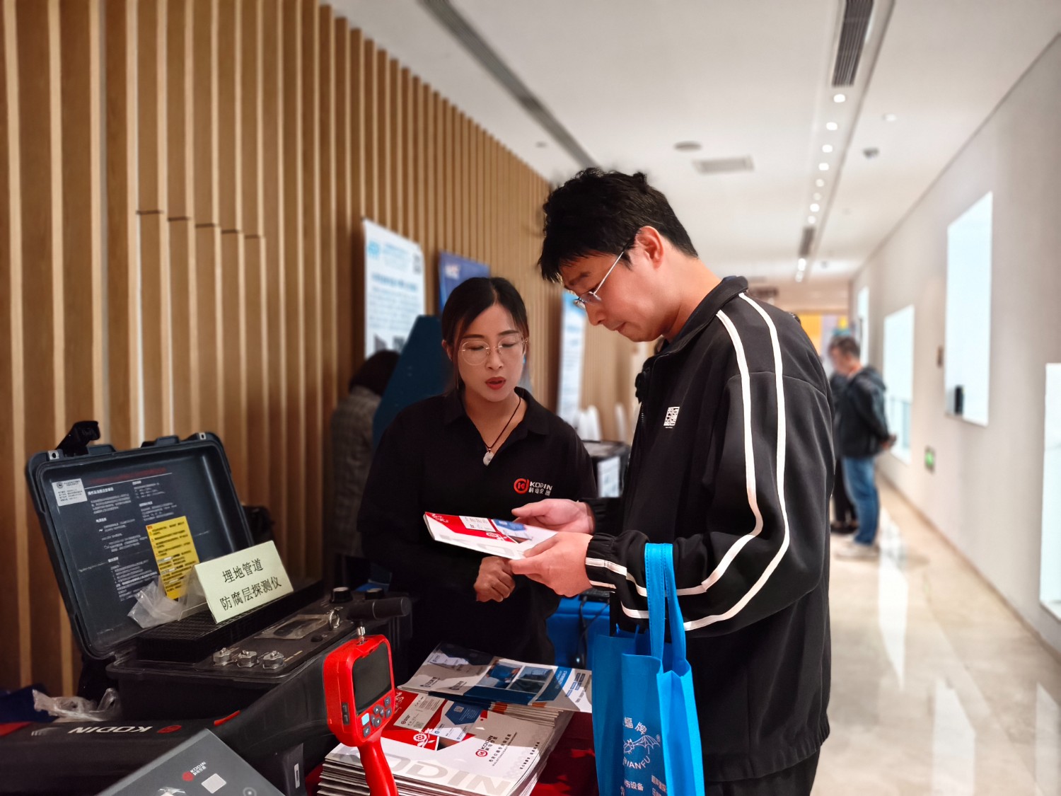 戳我試試